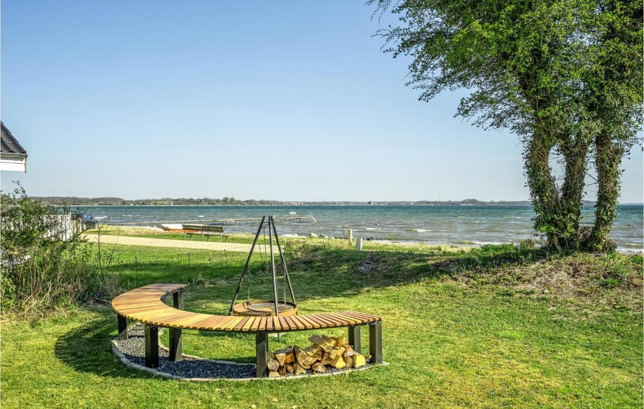 Beach Front Home In Sjolund With Kitchen Zewnętrze zdjęcie