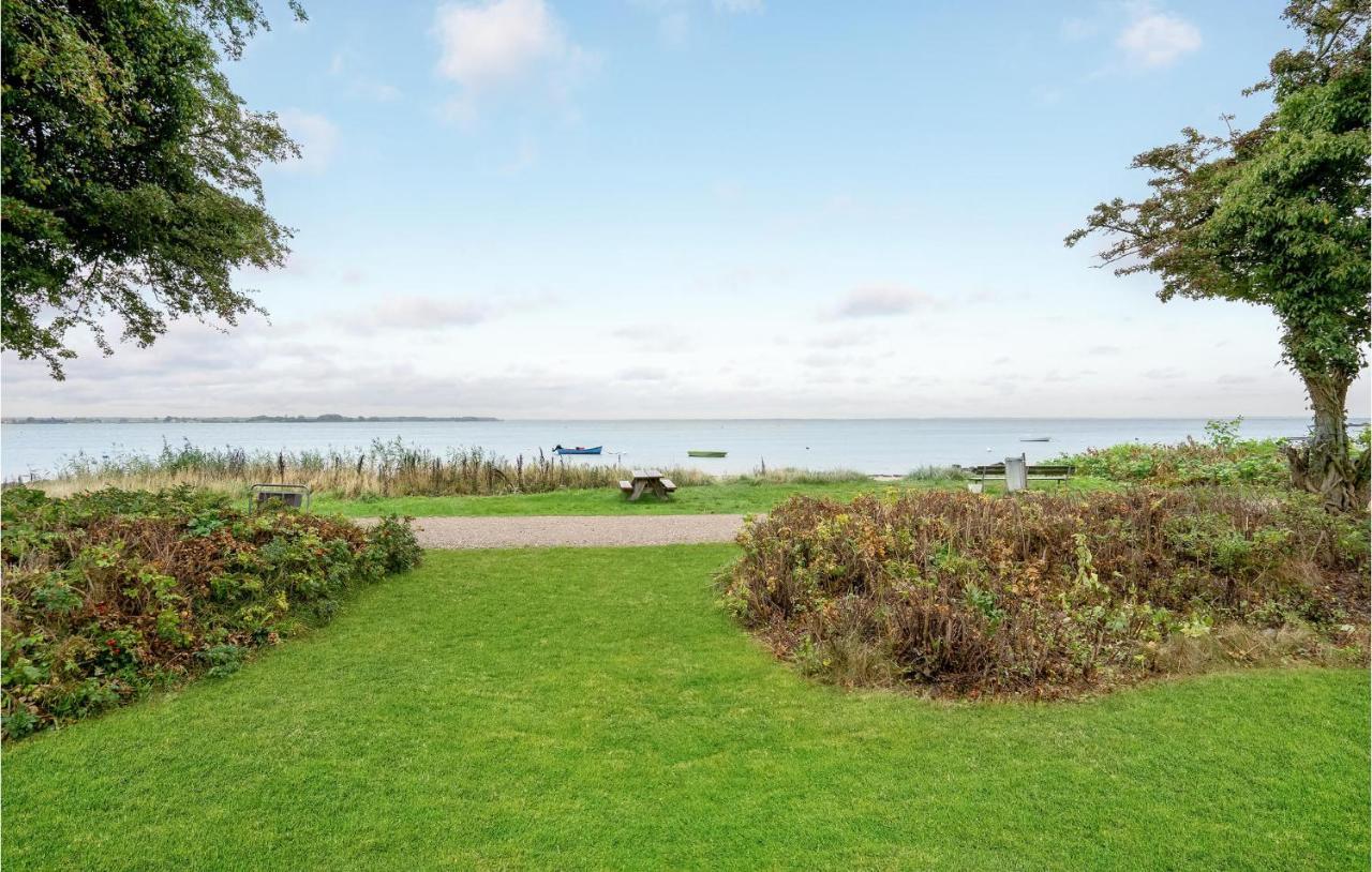 Beach Front Home In Sjolund With Kitchen Zewnętrze zdjęcie