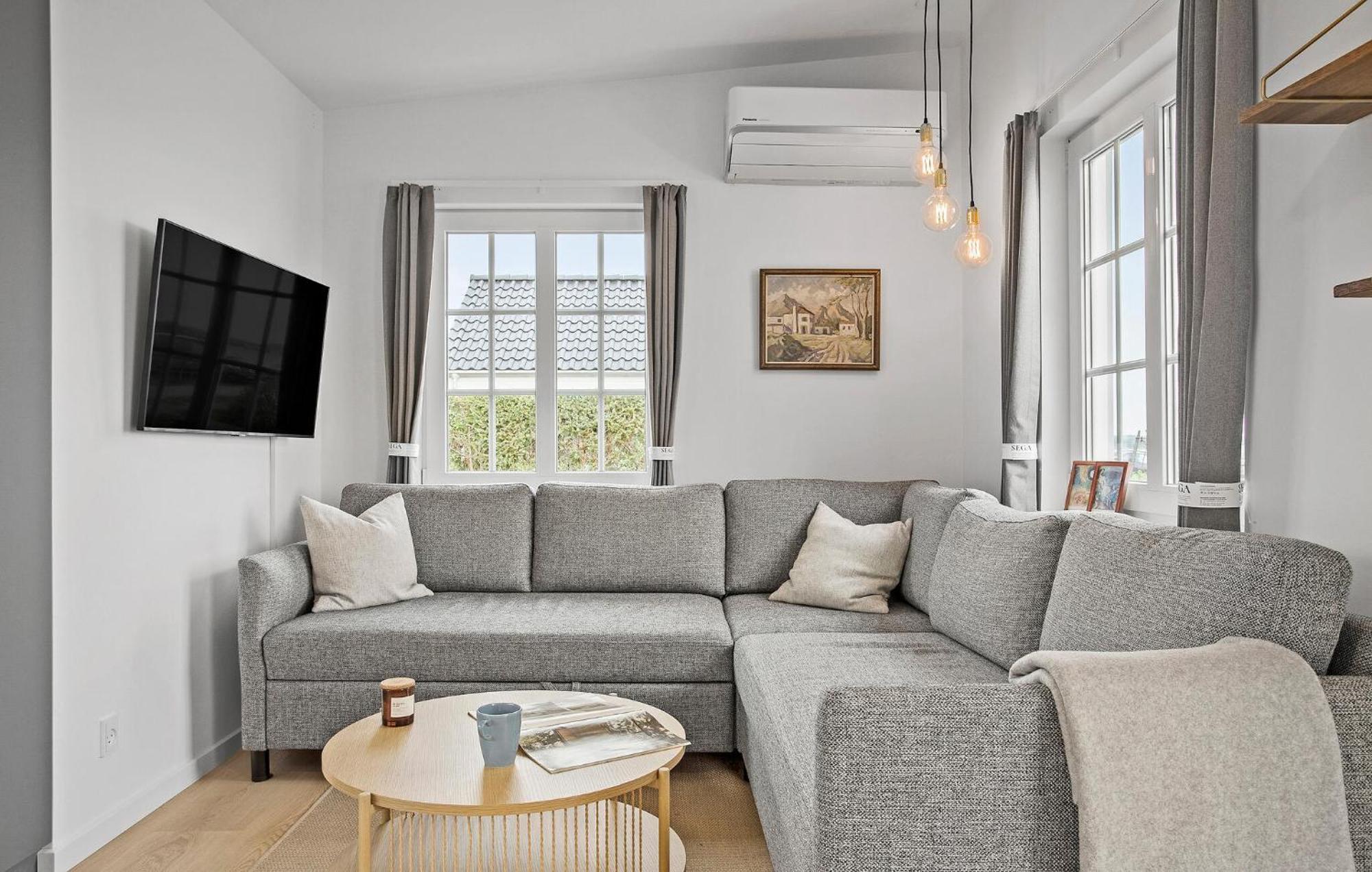 Beach Front Home In Sjolund With Kitchen Zewnętrze zdjęcie